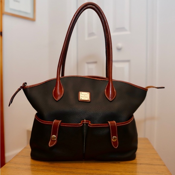Dooney & Bourke Black Leather Shoulder Bag Red Interior - Picture 3 of 14